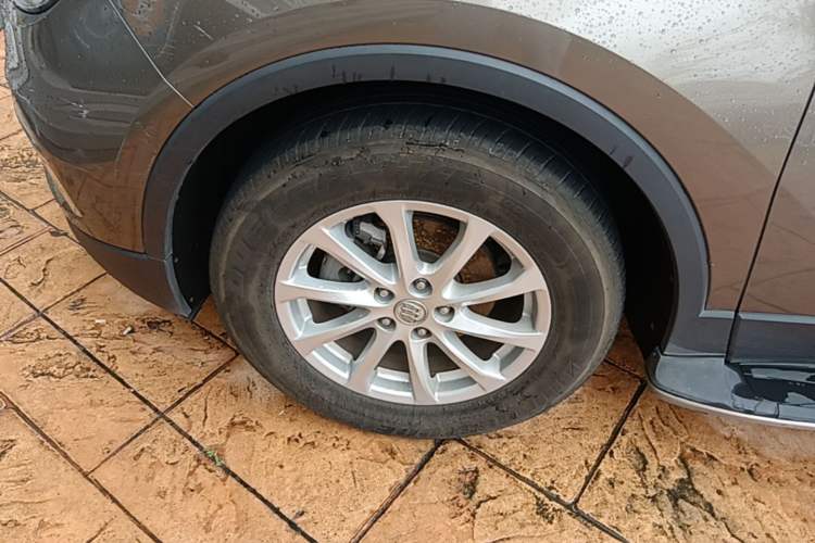 Used Buick Envision 2017 20T Two-Wheel Drive Luxury Model Left Front Wheel Hub