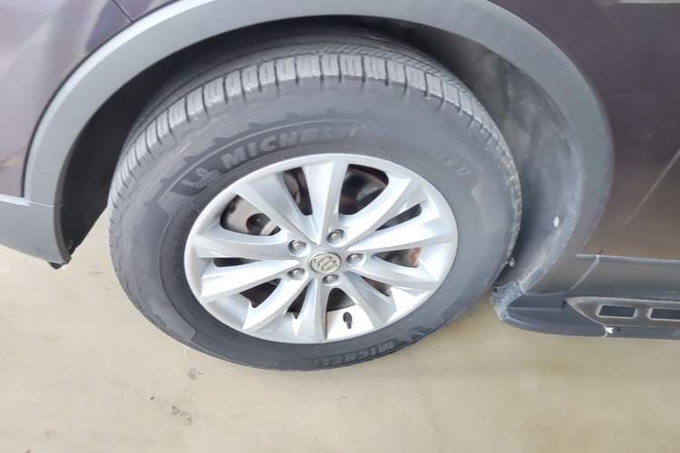 Used Buick Envision 2017 28T Four-Wheel Drive Elite Model Left Front Wheel Hub
