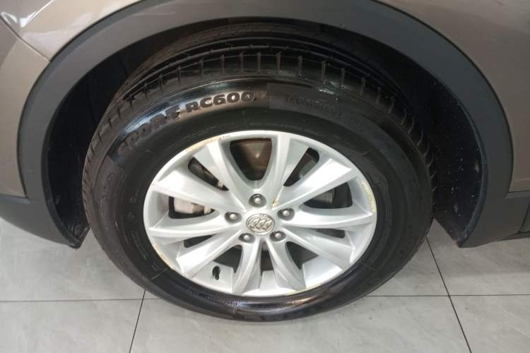Used Buick Envision 2017 28T Four-Wheel Drive Elite Model Left Front Wheel Hub