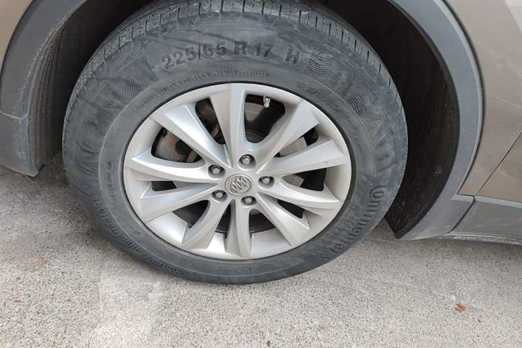 Used Buick Envision 2017 28T Four-Wheel Drive Elite Model Left Front Wheel Hub