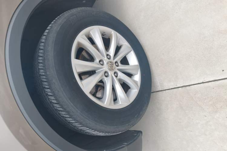 Used Buick Envision 2017 28T Four-Wheel Drive Elite Model Left Front Wheel Hub