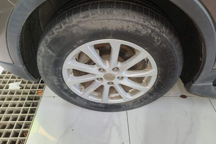 Used Buick Envision 2017 20T Two-Wheel Drive Leading Version Left Front Wheel Hub