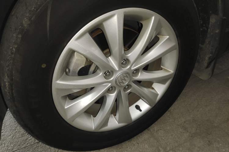 Used Buick Envision 2017 28T Four-Wheel Drive Elite Model Left Front Wheel Hub
