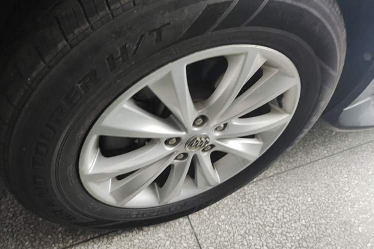 Used Buick Envision 2017 28T Four-Wheel Drive Elite Model Left Front Wheel Hub