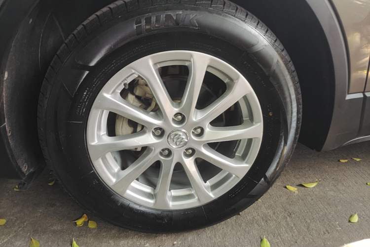 Used Buick Envision 2017 20T Two-Wheel Drive Leading Version Left Front Wheel Hub