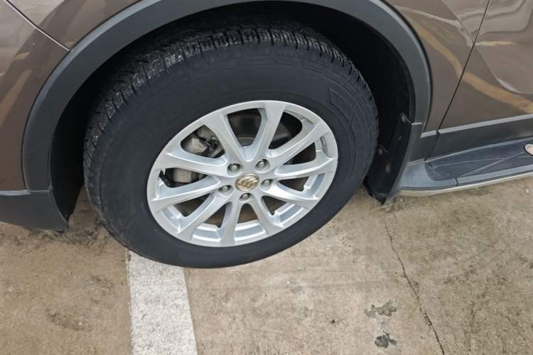 Used Buick Envision 2017 20T Two-Wheel Drive Elite Version Left Front Wheel Hub