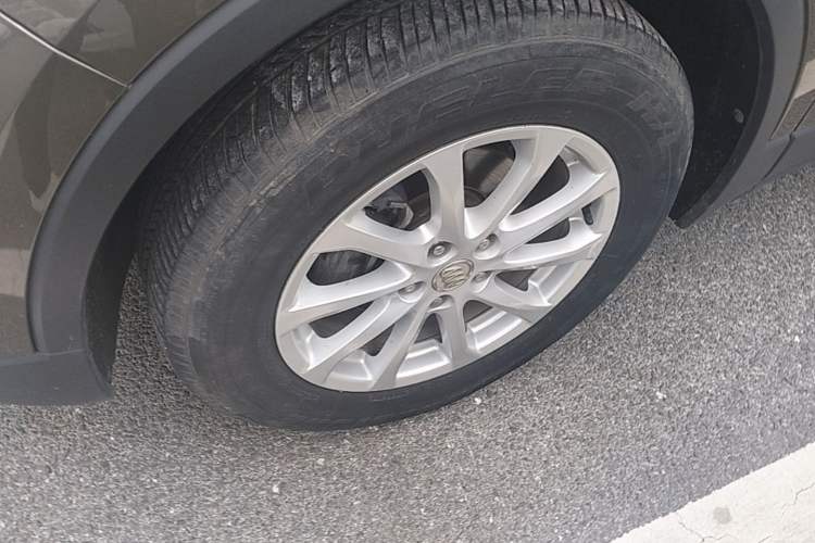 Used Buick Envision 2017 20T Two-Wheel Drive Leading Version Left Front Wheel Hub