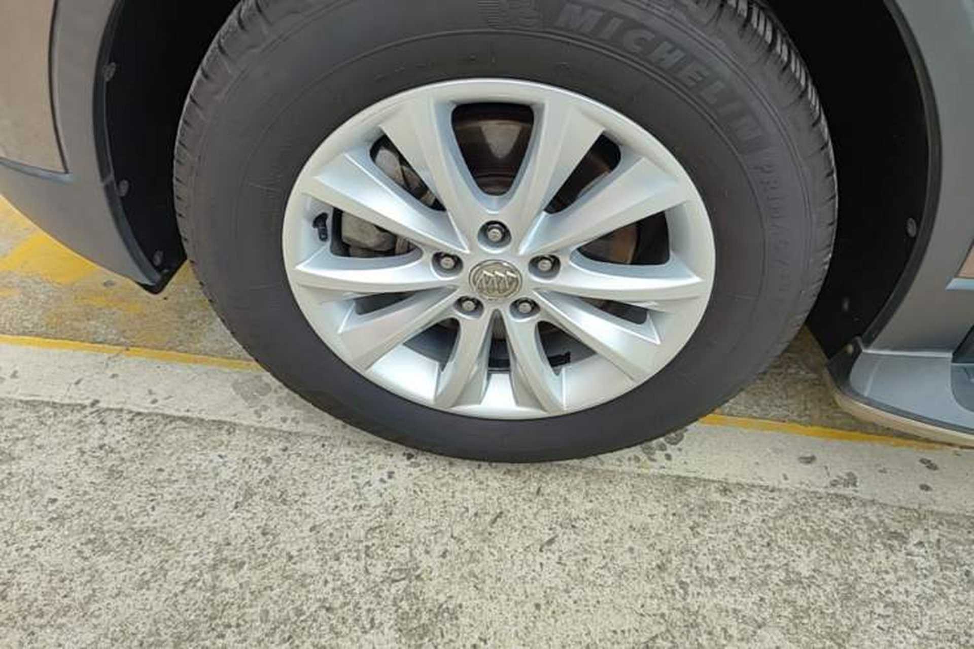 Used Buick Envision 2017 28T Four-Wheel Drive Elite Model Left Front Wheel Hub
