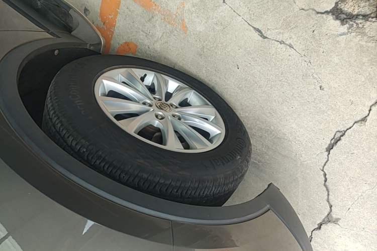 Used Buick Envision 2017 28T Four-Wheel Drive Elite Model Left Front Wheel Hub