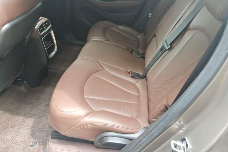 Used Buick Envision 2017 28T Four-Wheel Drive Luxury Model Left Rear Seat