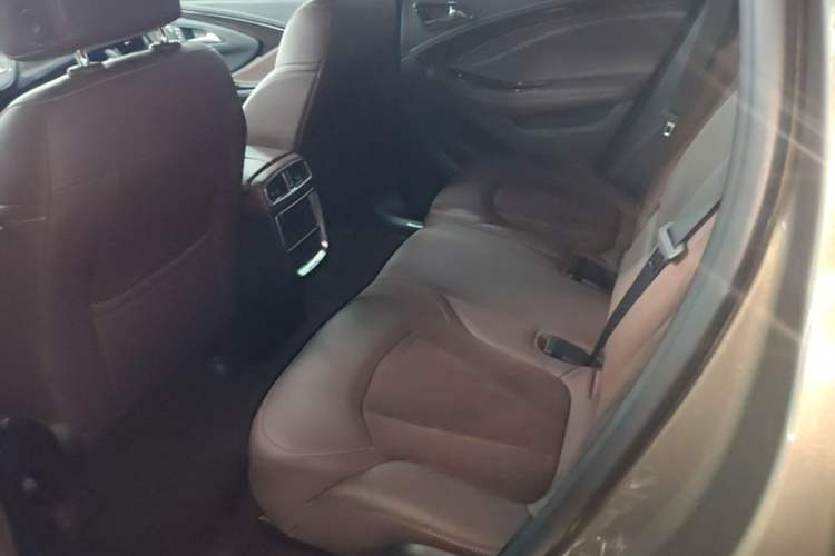 Used Buick Envision 2017 28T Four-Wheel Drive Elite Model Left Rear Seat