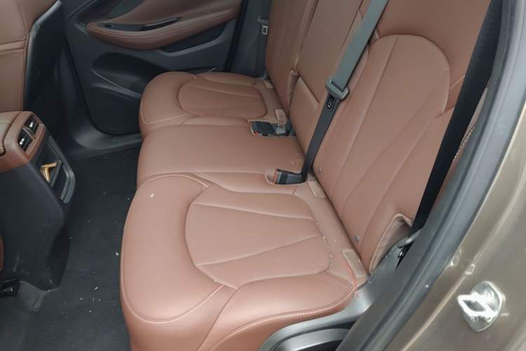 Used Buick Envision 2017 28T Four-Wheel Drive Luxury Model Left Rear Seat