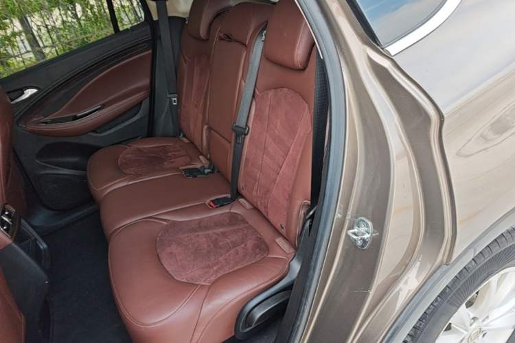 Used Buick Envision 2017 28T Four-Wheel Drive Elite Model Left Rear Seat