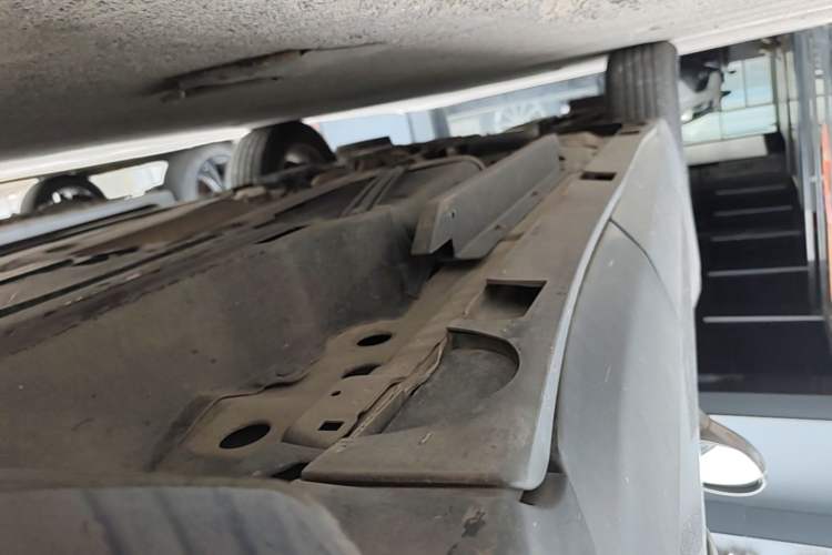 Used Buick Envision 2017 28T Four-Wheel Drive Elite Model Left Side Sill