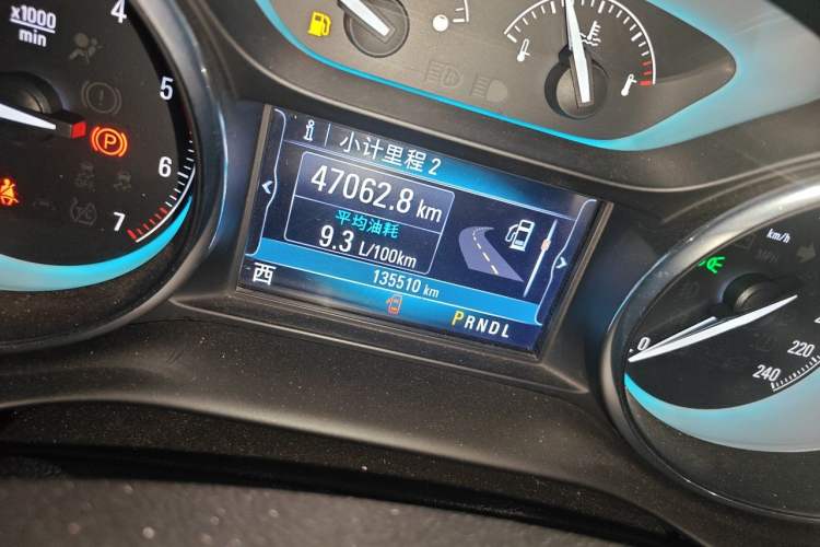 Used Buick Envision 2017 20T Two-Wheel Drive Luxury Model Odometer Close Up