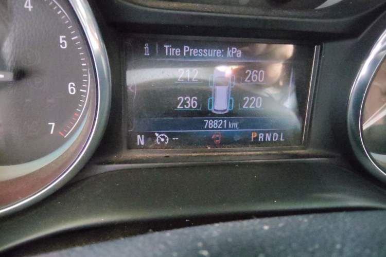 Used Buick Envision 2017 28T Four-Wheel Drive Elite Model Odometer Close Up
