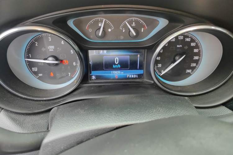 Used Buick Envision 2017 28T Four-Wheel Drive Elite Model Odometer Close Up