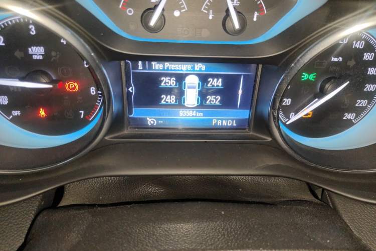 Used Buick Envision 2017 20T Two-Wheel Drive Leading Version Odometer Close Up