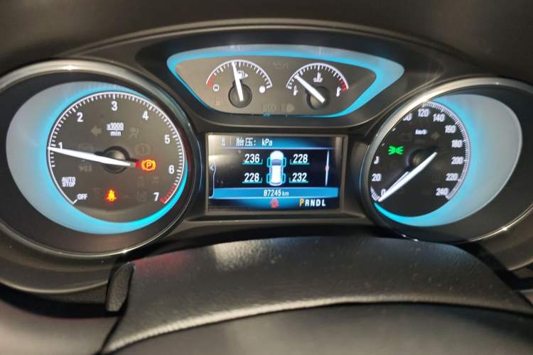 Used Buick Envision 2017 20T Two-Wheel Drive Elite Version Odometer Close Up