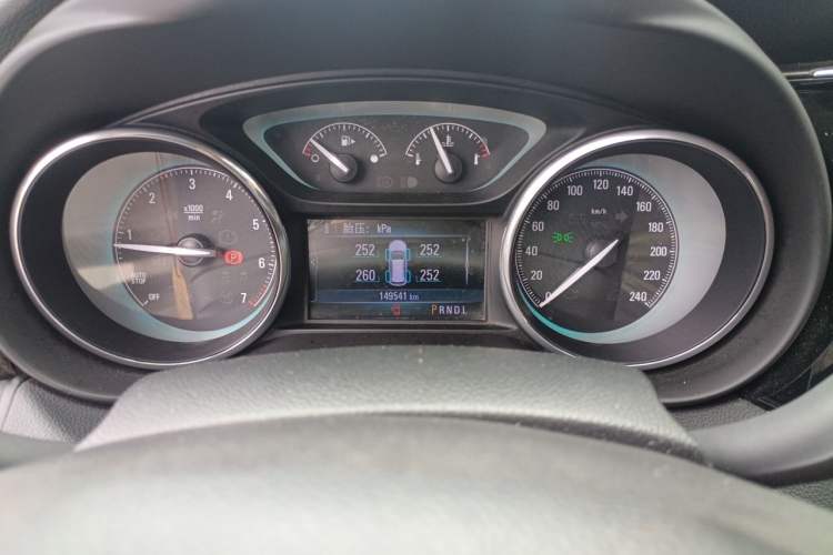 Used Buick Envision 2017 20T Two-Wheel Drive Elite Version Odometer Close Up