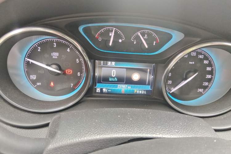 Used Buick Envision 2017 28T Four-Wheel Drive Luxury Model Odometer Close Up