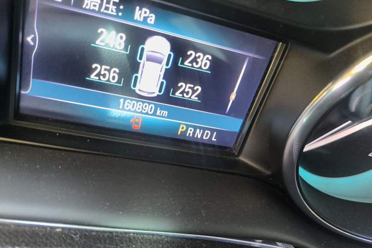Used Buick Envision 2017 20T Two-Wheel Drive Leading Version Odometer Close Up