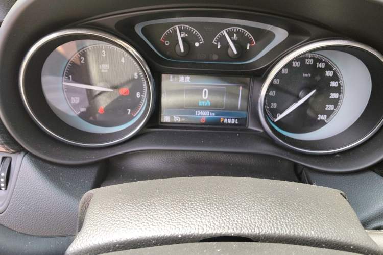 Used Buick Envision 2017 28T Four-Wheel Drive Elite Model Odometer Close Up