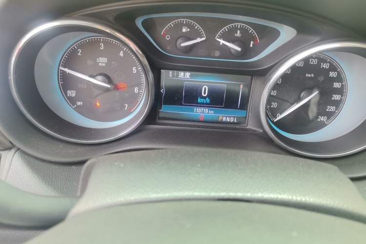 Used Buick Envision 2017 20T Two-Wheel Drive Elite Version Odometer Close Up