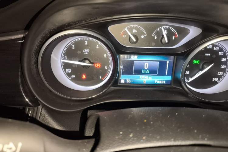 Used Buick Envision 2017 28T Four-Wheel Drive Elite Model Odometer Close Up