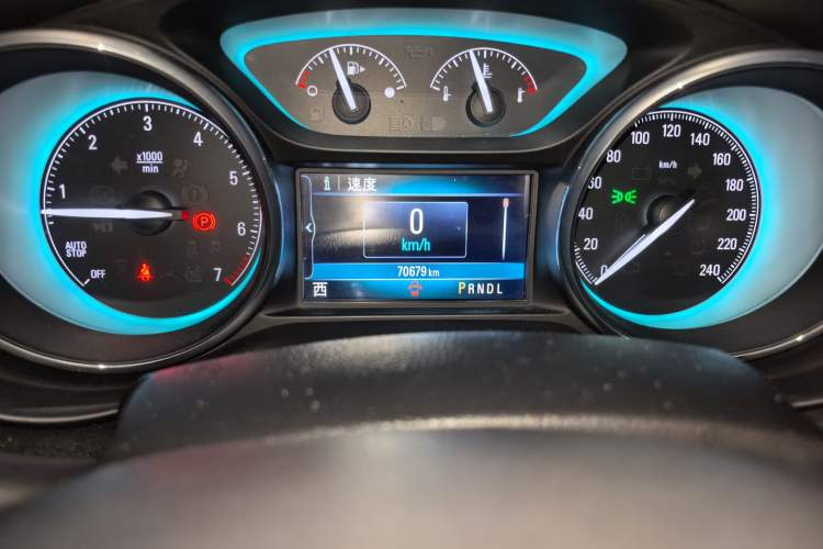 Used Buick Envision 2017 28T Four-Wheel Drive Elite Model Odometer Close Up