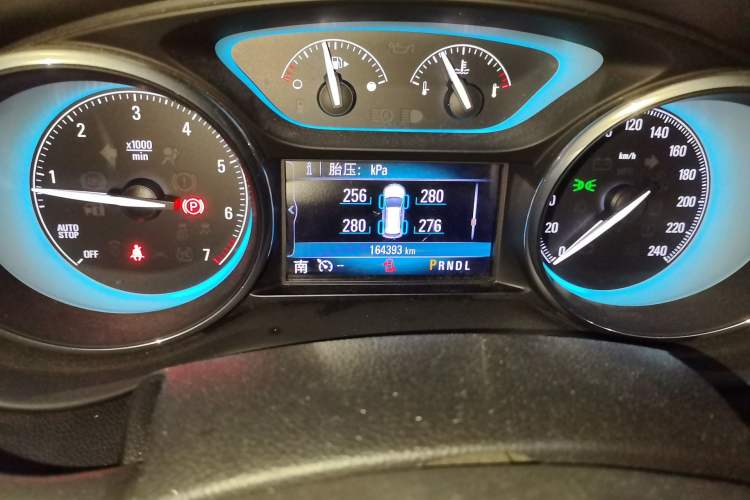 Used Buick Envision 2017 28T Four-Wheel Drive Elite Model Odometer Close Up