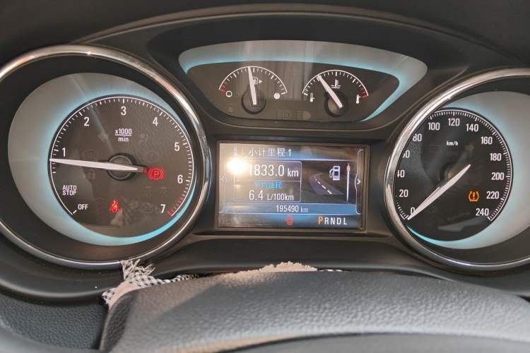 Used Buick Envision 2017 20T Two-Wheel Drive Elite Version Odometer Close Up