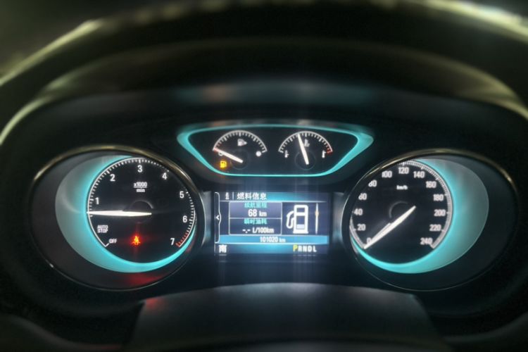 Used Buick Envision 2017 28T Four-Wheel Drive Elite Model Odometer Close Up