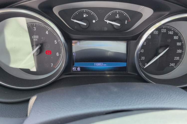 Used Buick Envision 2017 28T Four-Wheel Drive Luxury Model Odometer Close Up