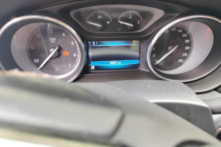Used Buick Envision 2017 28T Four-Wheel Drive Elite Model Odometer Close Up