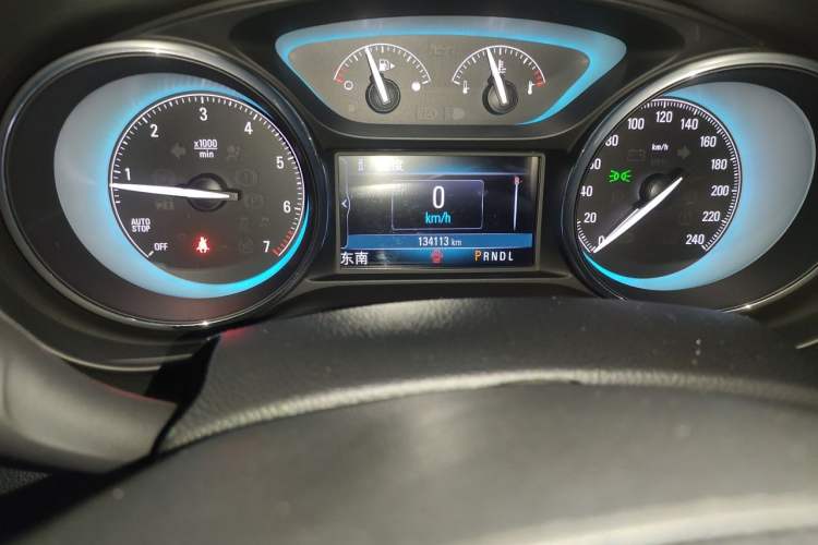 Used Buick Envision 2017 28T Four-Wheel Drive Elite Model Odometer Close Up