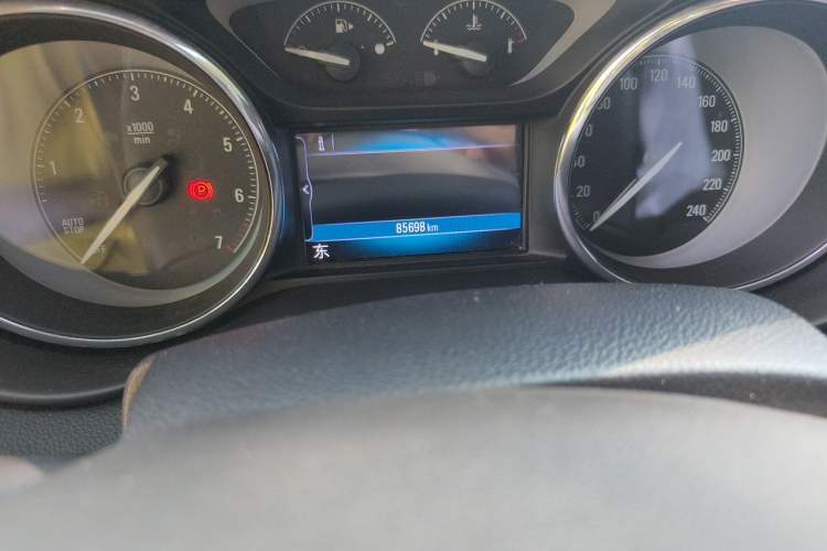 Used Buick Envision 2017 20T Two-Wheel Drive Luxury Model Odometer Close Up