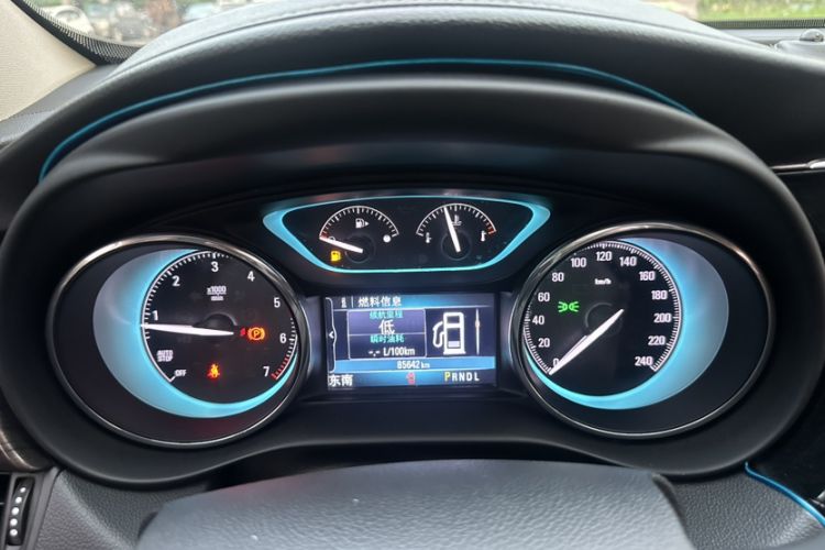 Used Buick Envision 2017 28T Four-Wheel Drive Elite Model Odometer Close Up