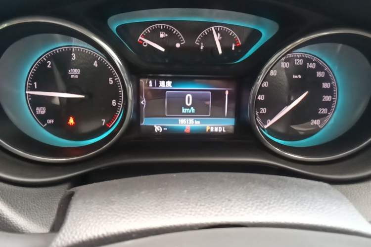 Used Buick Envision 2017 20T Two-Wheel Drive Elite Version Odometer Close Up