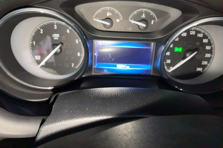 Used Buick Envision 2017 20T Two-Wheel Drive Elite Version Odometer Close Up