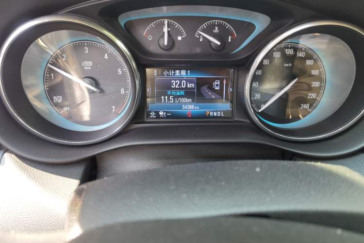 Used Buick Envision 2017 28T Four-Wheel Drive Luxury Model Odometer Close Up