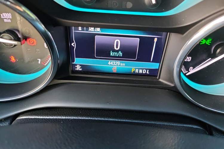 Used Buick Envision 2017 20T Two-Wheel Drive Luxury Model Odometer Close Up