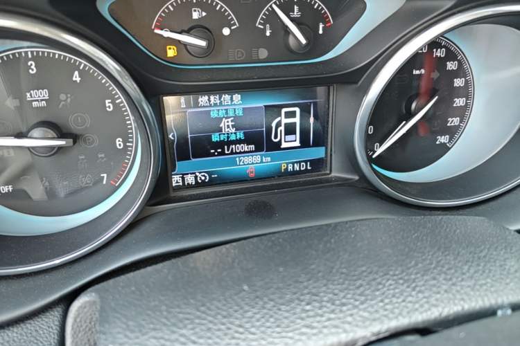Used Buick Envision 2017 28T Four-Wheel Drive Elite Model Odometer Close Up