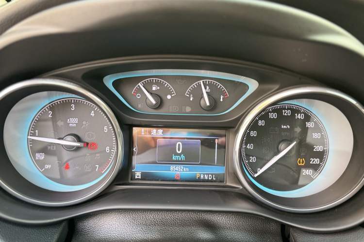 Used Buick Envision 2017 28T Four-Wheel Drive Elite Model Odometer Close Up