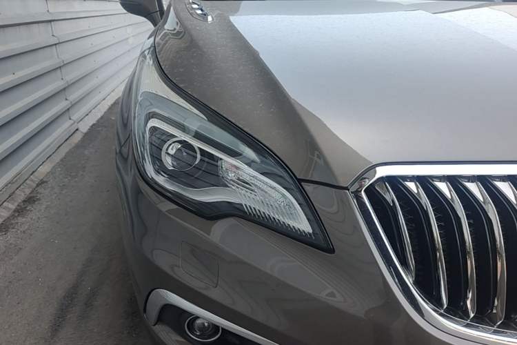 Used Buick Envision 2017 28T Four-Wheel Drive Elite Model Right Front Headlight