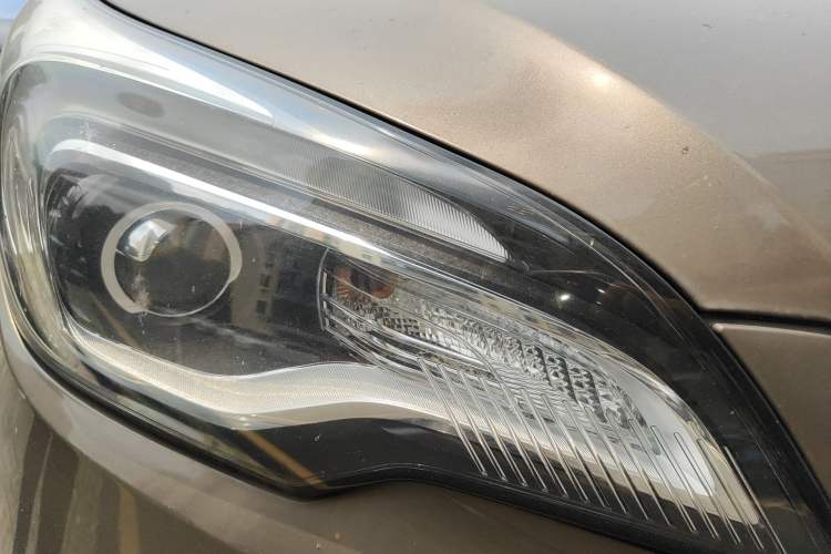 Used Buick Envision 2017 20T Two-Wheel Drive Luxury Model Right Front Headlight