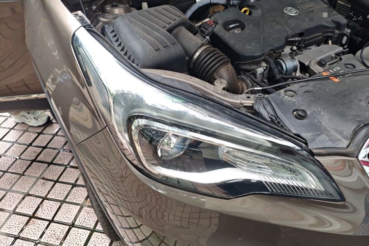 Used Buick Envision 2017 20T Two-Wheel Drive Elite Version Right Front Headlight