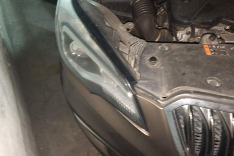 Used Buick Envision 2017 20T Two-Wheel Drive Elite Version Right Front Headlight