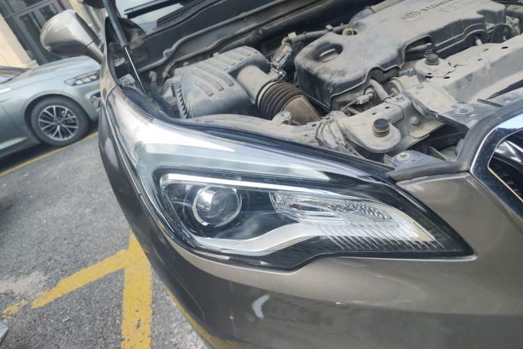 Used Buick Envision 2017 20T Two-Wheel Drive Elite Version Right Front Headlight