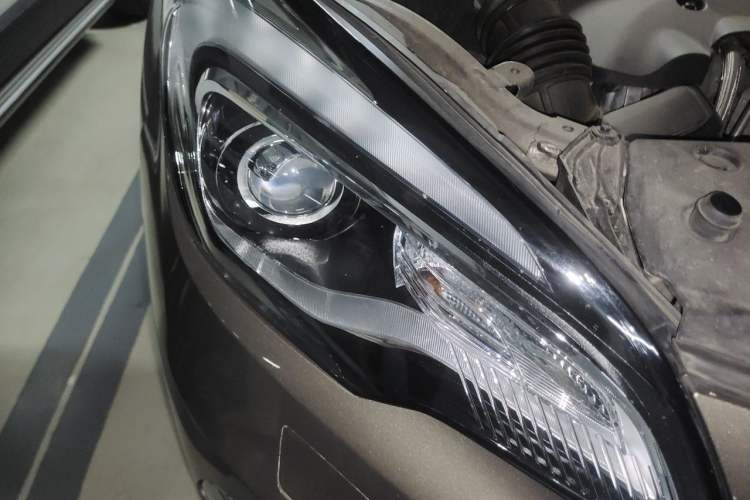 Used Buick Envision 2017 28T Four-Wheel Drive Luxury Model Right Front Headlight